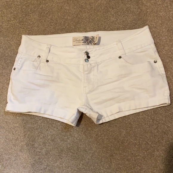 White Jean Shorts le Chateau - Picture 5 of 7
